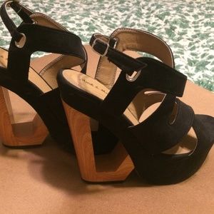 Mark & Maddux Platform size 6.5 Black with wooden